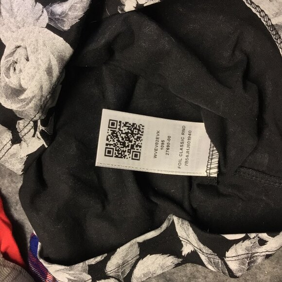 TRUE RELIGION Women's T-shirt XS Black Floral Gold Crystal BUDDHA LOGO NWT - Picture 7 of 8